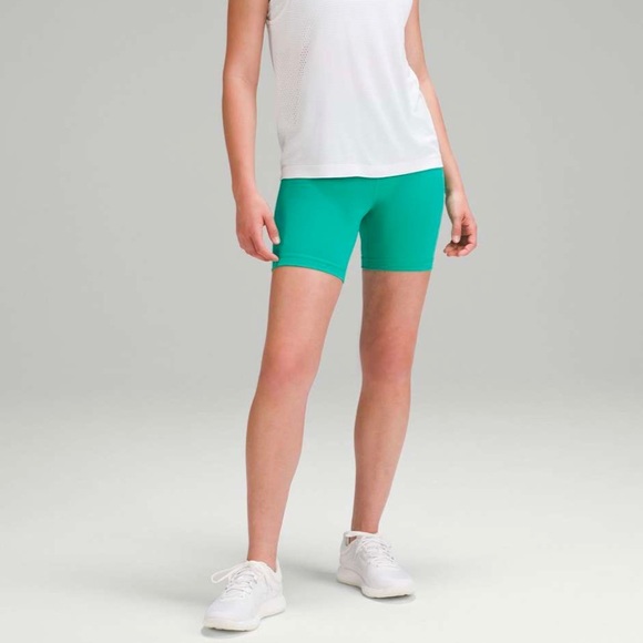 Kelly Green Lululemon Wunder Train High-Rise Short 6" - Picture 2 of 9